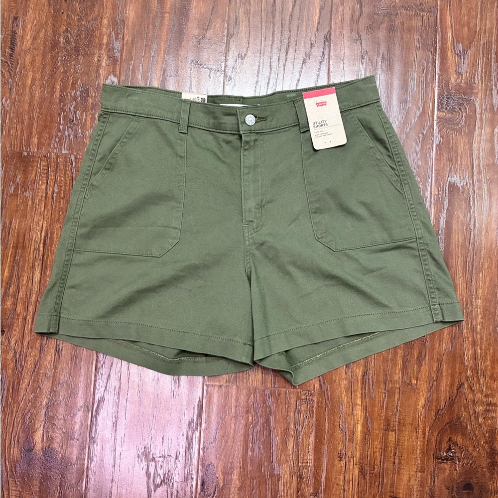 Levi’s Mid Rise Utility Shorts Women’s Size 32 Army Green